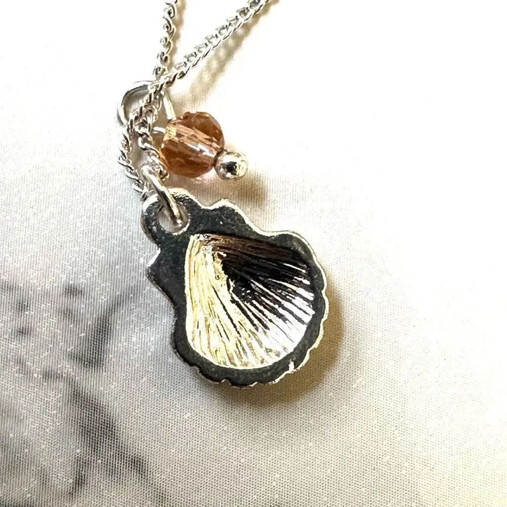Silver tone shell charm bracelet - Picture 4 of 5